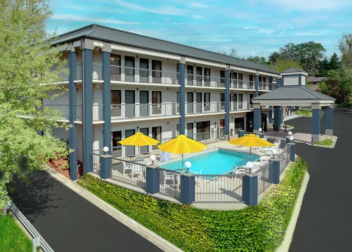 Clarion Pointe Biltmore Village